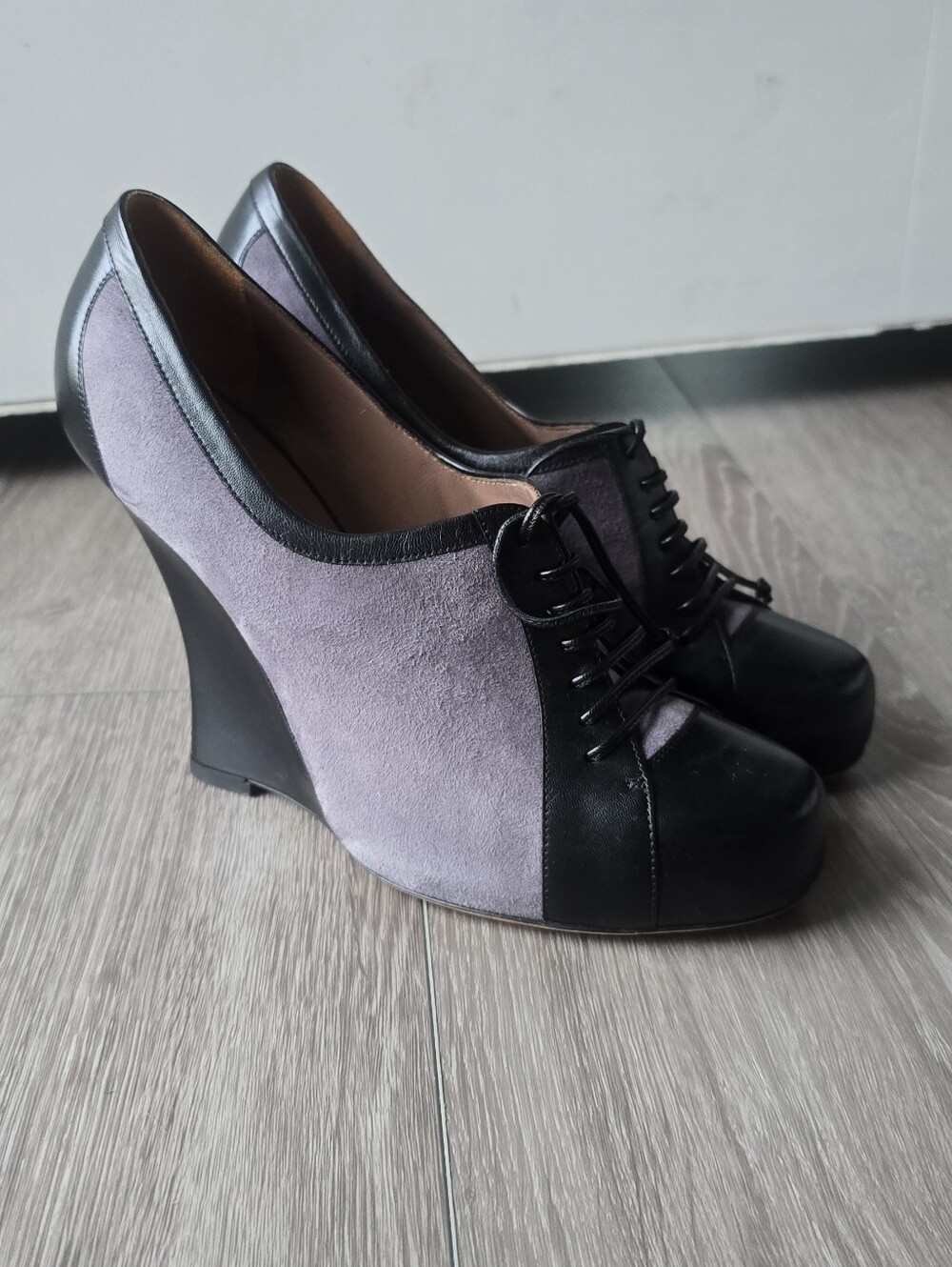 Tabitha Simmons Wedge Heel Grey Suede Black Leather Lace Up US 10 Fall Booties - Picture 2 of 15